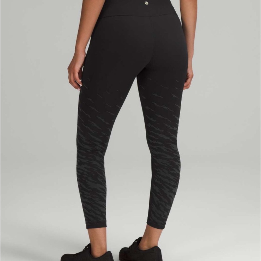 ✨ Lululemon Lunar New Year Wunder
Under High-Rise Tight 25" Black size 8